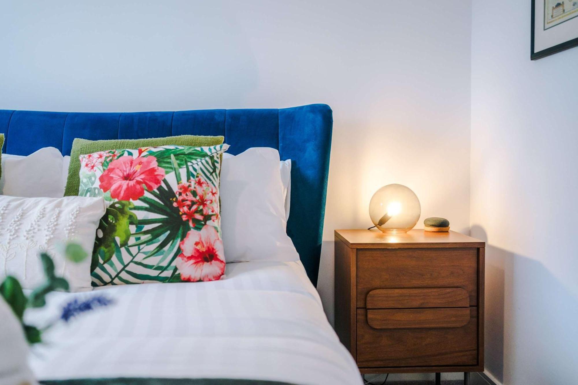 Spacious & Bright 2-bed By 53 Degrees Property, Perfect For Couples With Parking & Garden Manchester