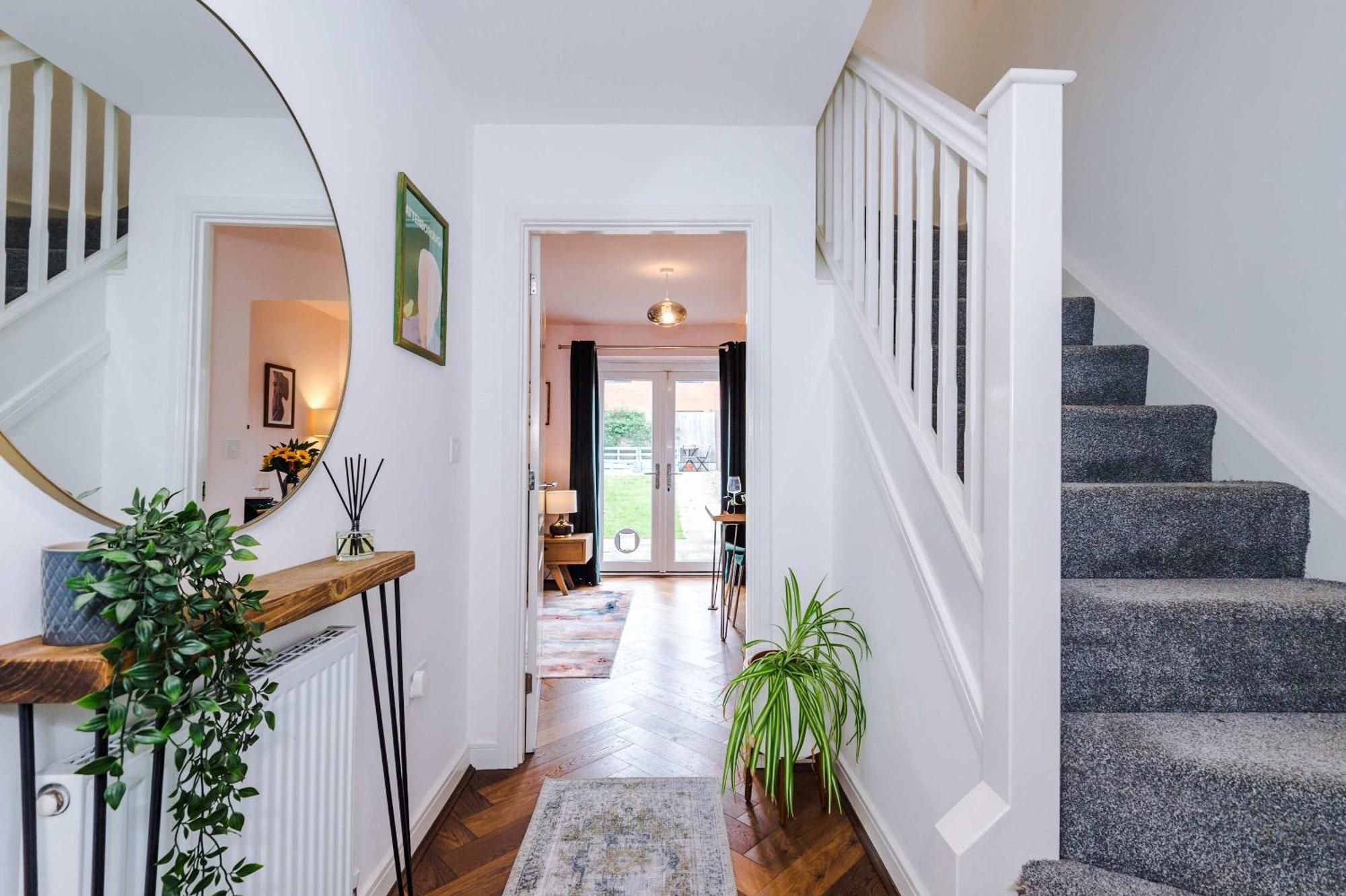 Spacious & Bright 2-bed By 53 Degrees Property, Perfect For Couples With Parking & Garden