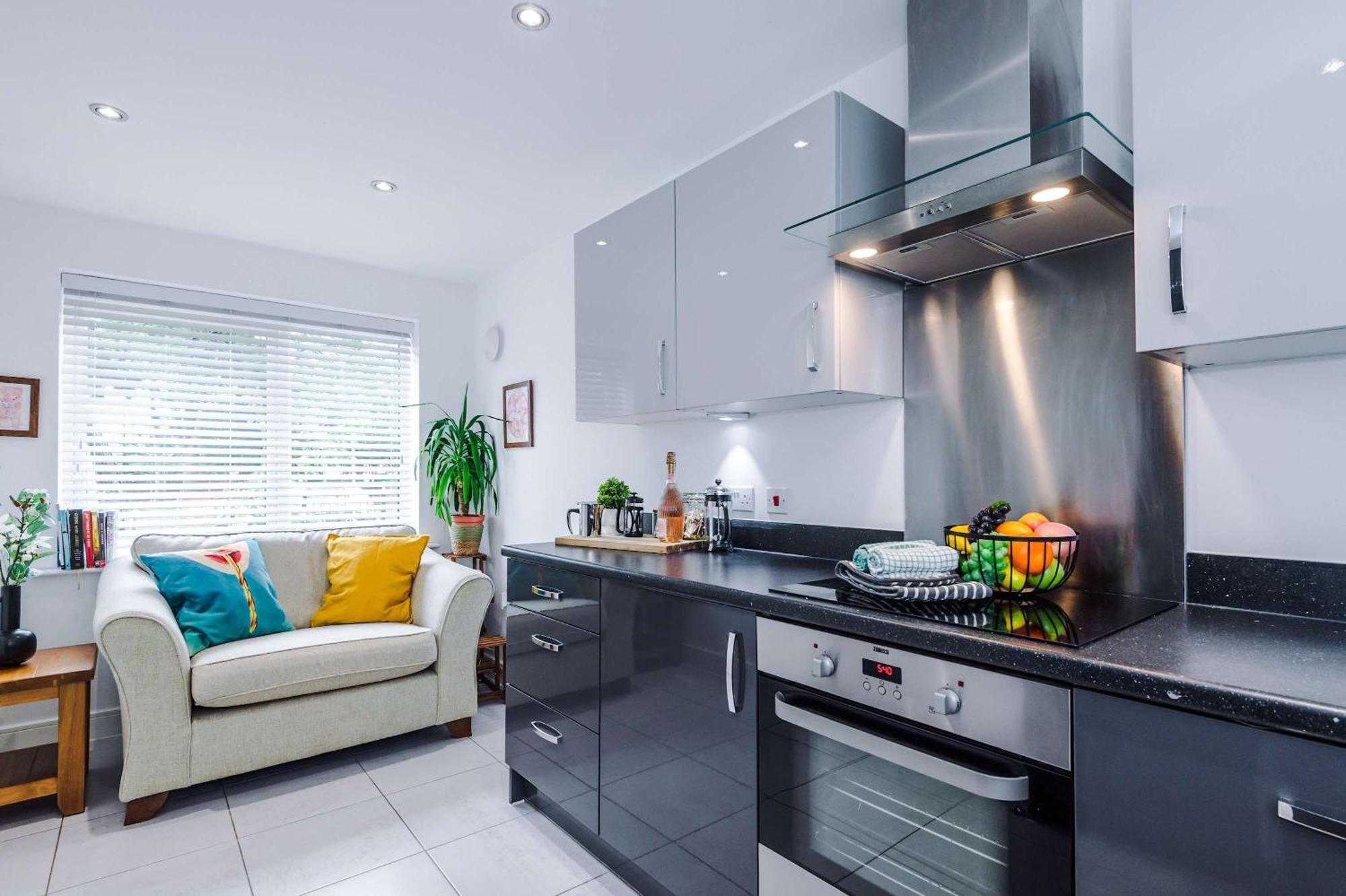 Spacious & Bright 2-bed By 53 Degrees Property, Perfect For Couples With Parking & Garden *