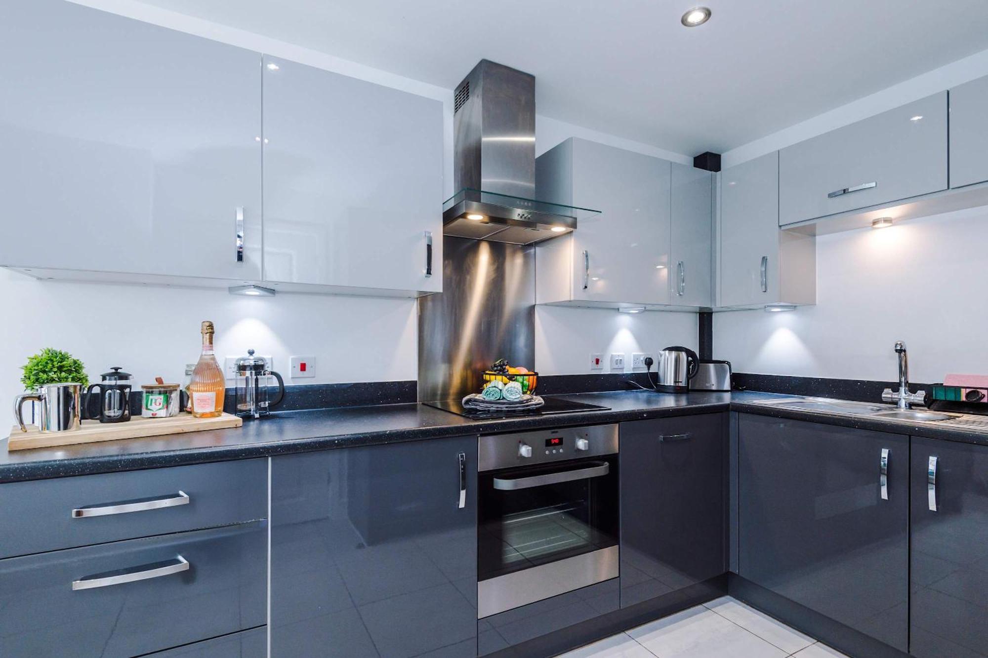 Spacious & Bright 2-bed By 53 Degrees Property, Perfect For Couples With Parking & Garden Manchester
