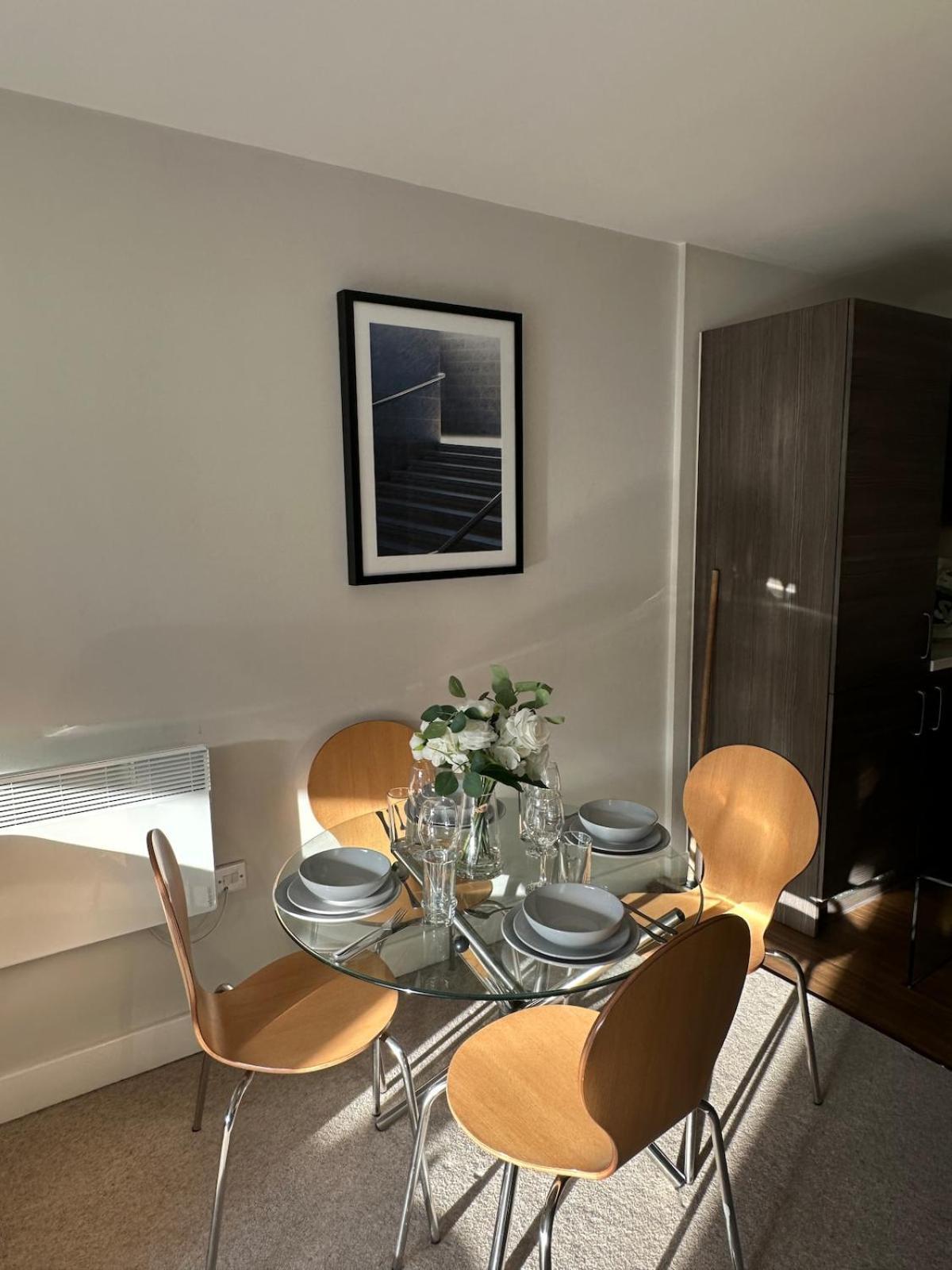 Modern 2 Bd - Mcr - Terrace - Free Parking