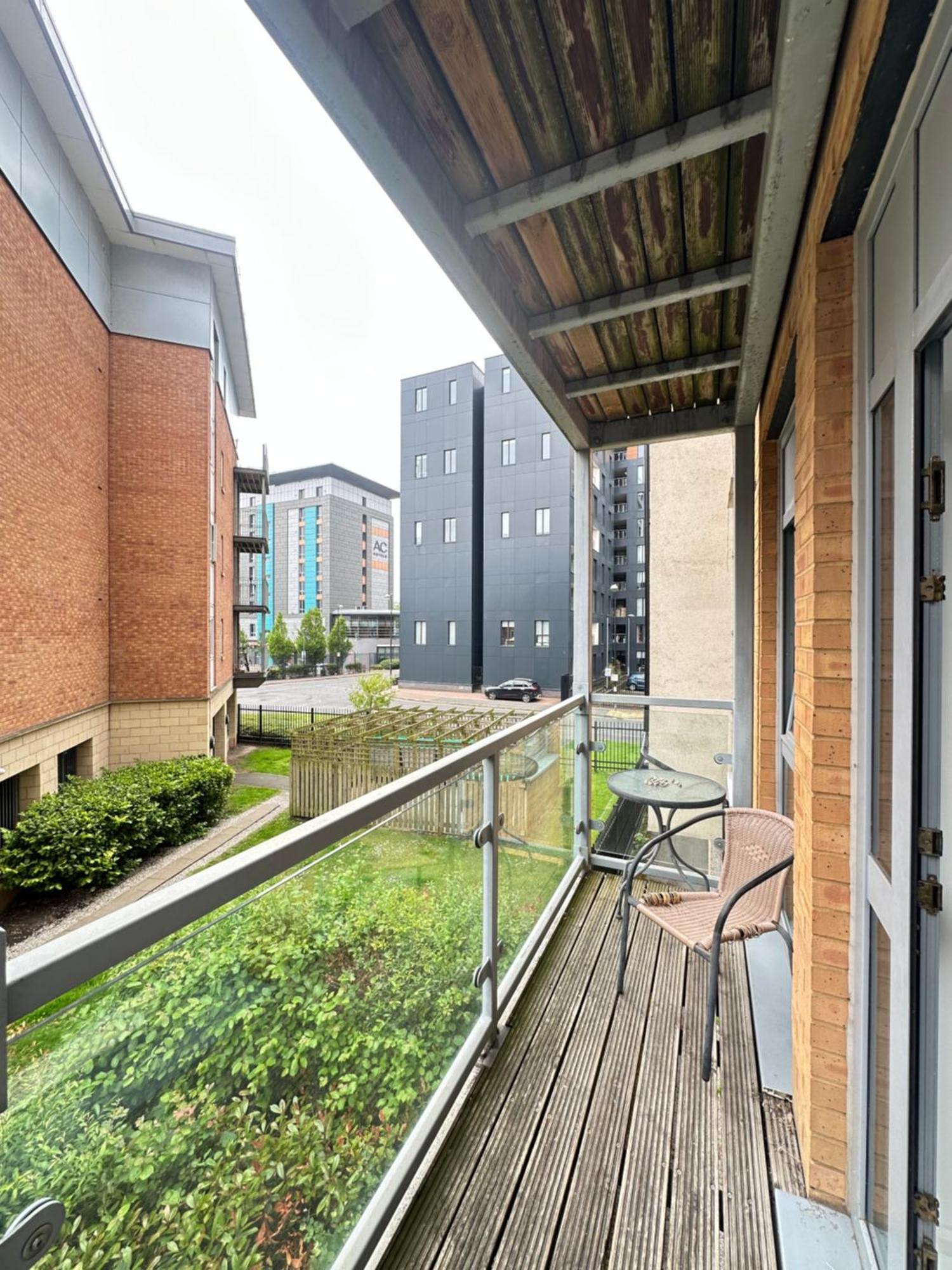 2 Bed Ensuite With Balcony And Free Onsite Secure Parking Apartment