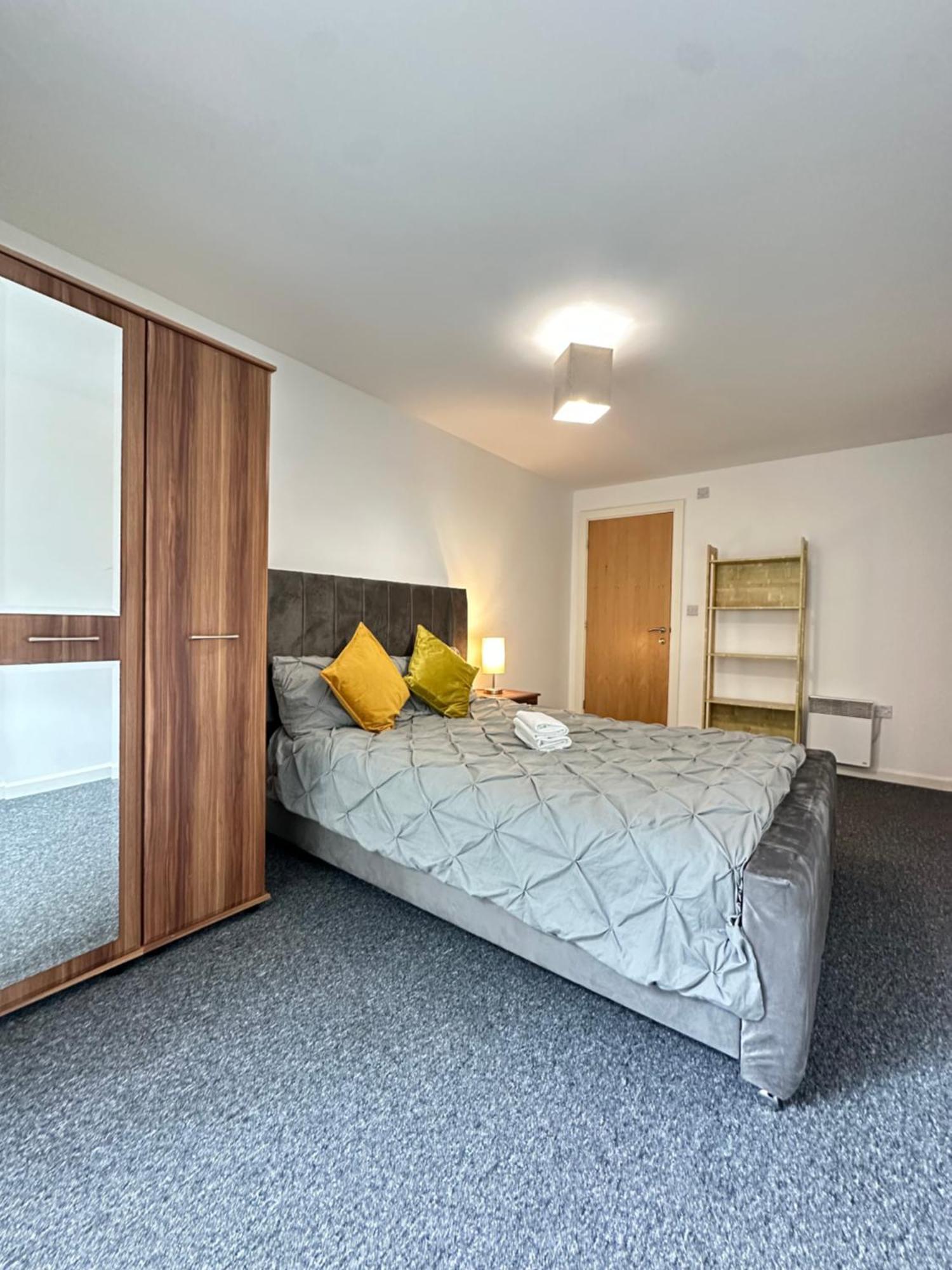Apartment 2 Bed Ensuite With Balcony And Free Onsite Secure Parking