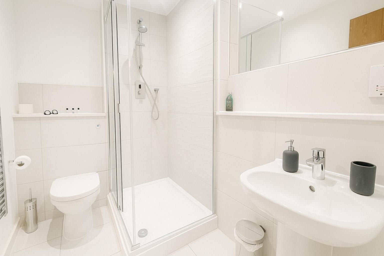 2bed 2bath Free Parking Very Apartment *