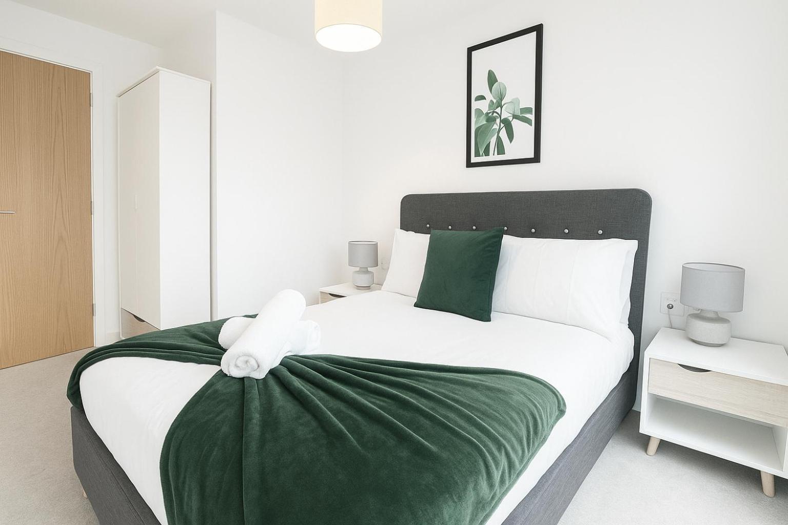 2bed 2bath Free Parking Very