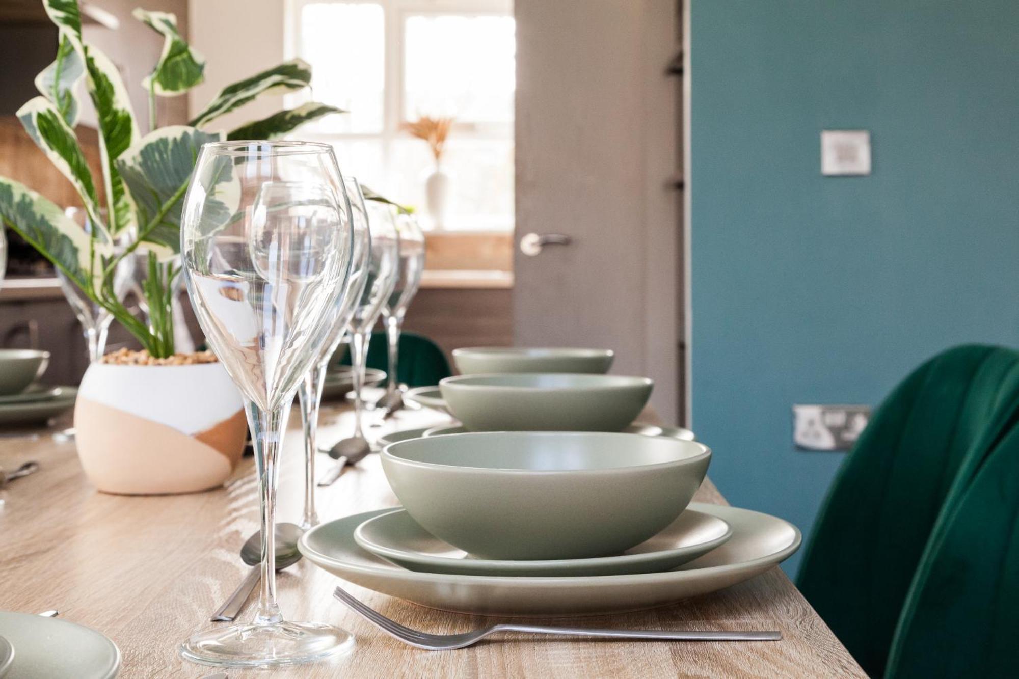 Stunning 4 Bed In Salford - Sleeps 9 Villa