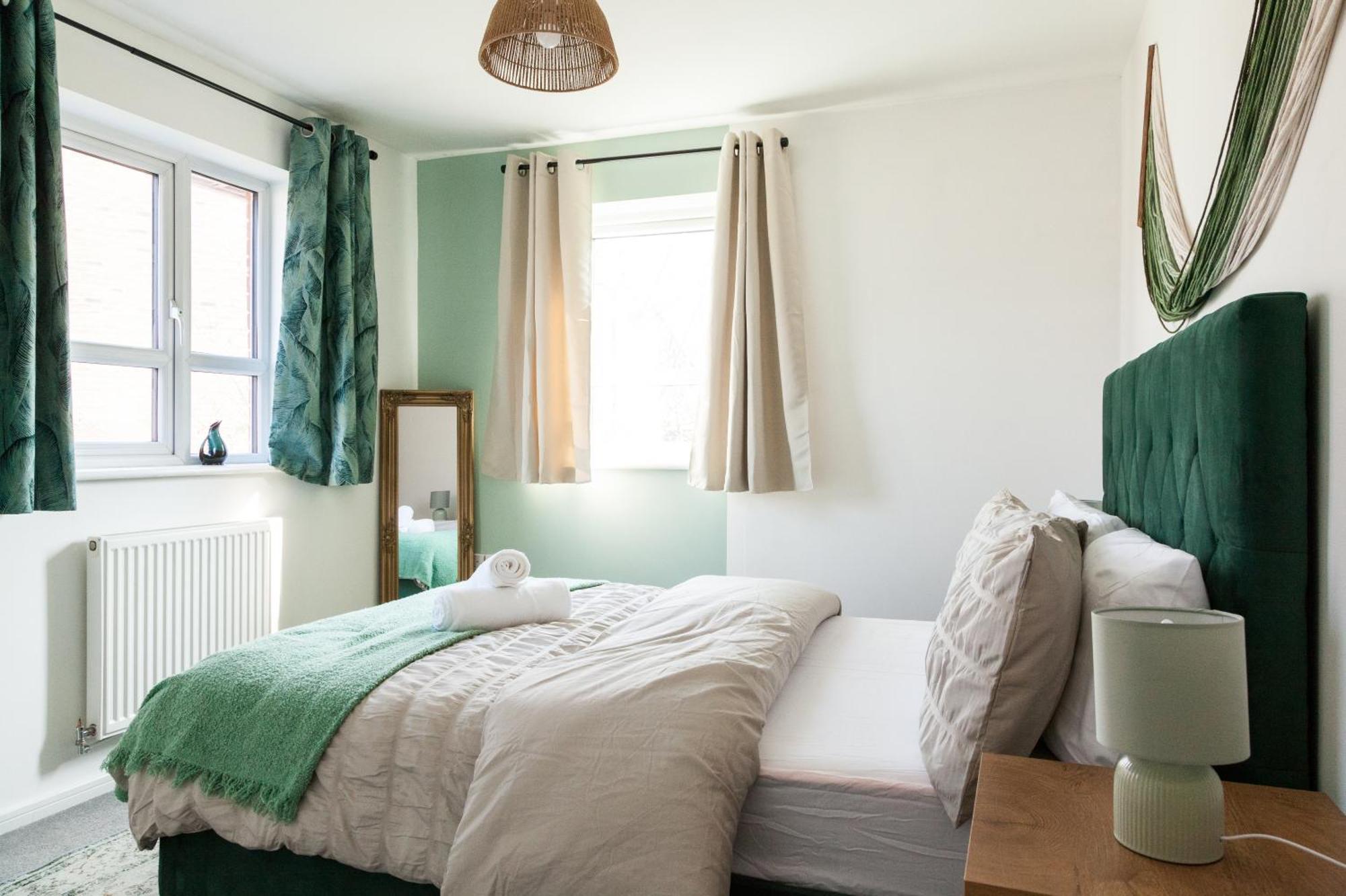 Villa Stunning 4 Bed In Salford - Sleeps 9