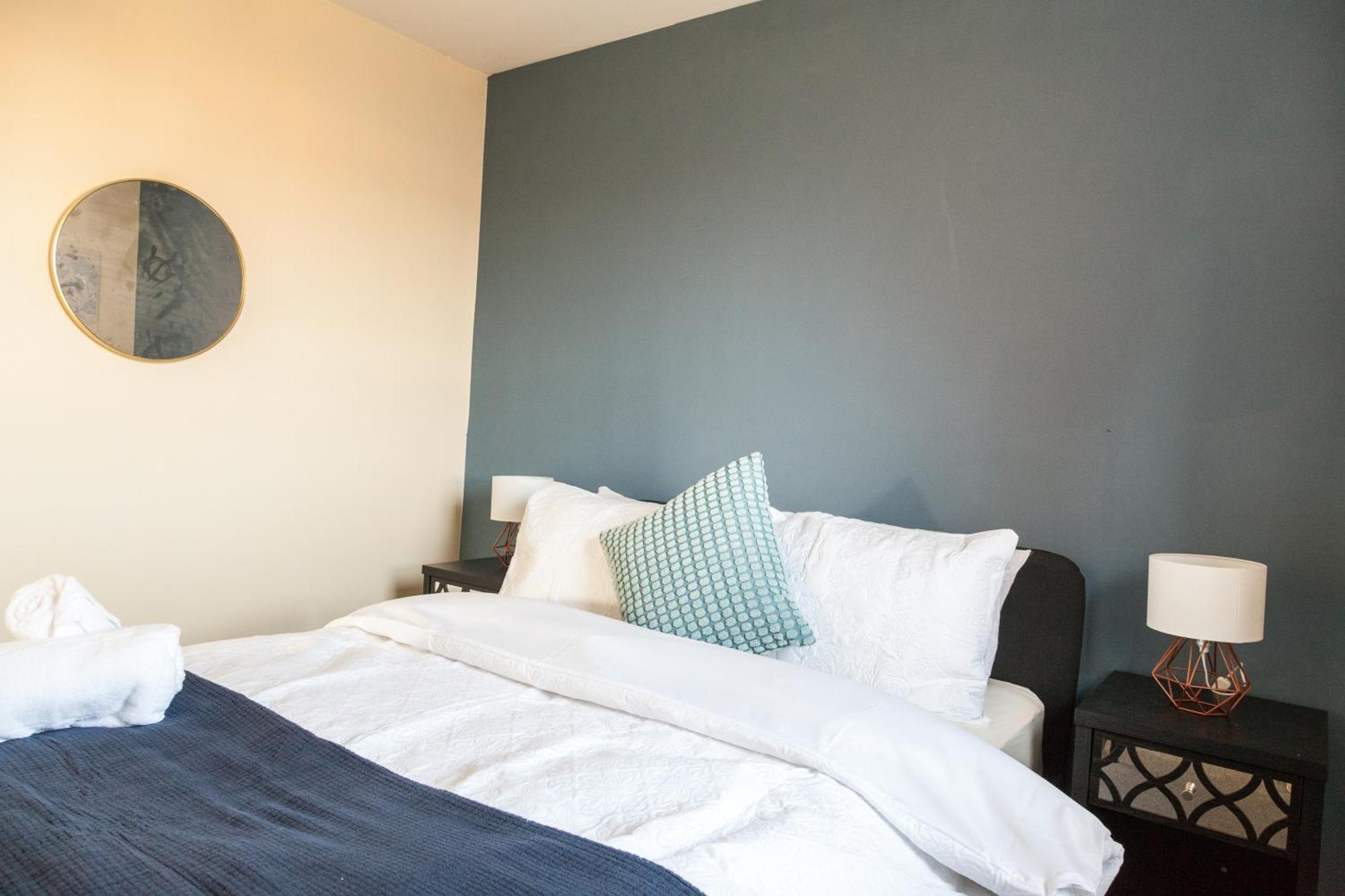 Villa Stunning 4 Bed In Salford - Sleeps 9