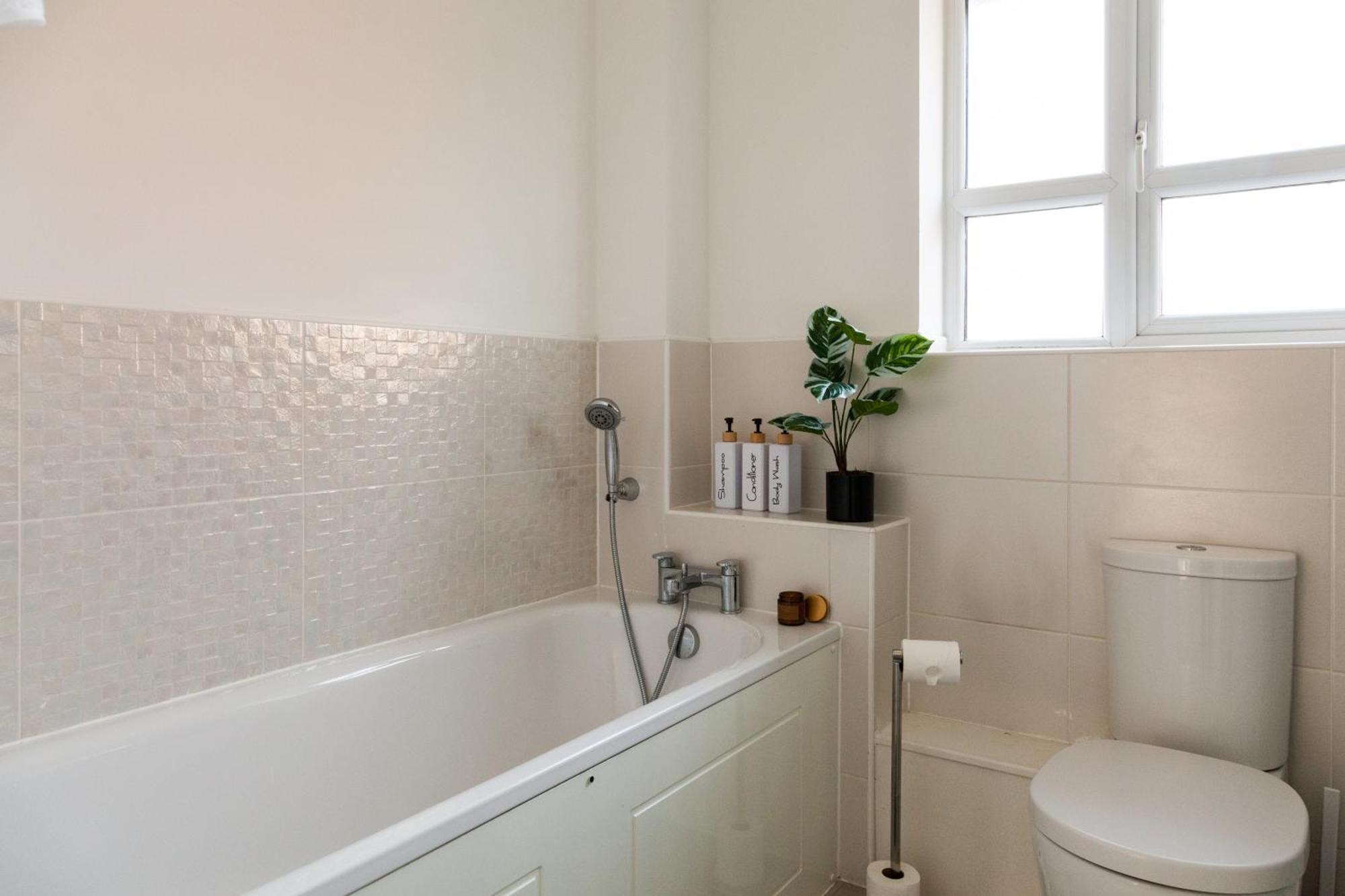 Stunning 4 Bed In Salford - Sleeps 9 * Manchester