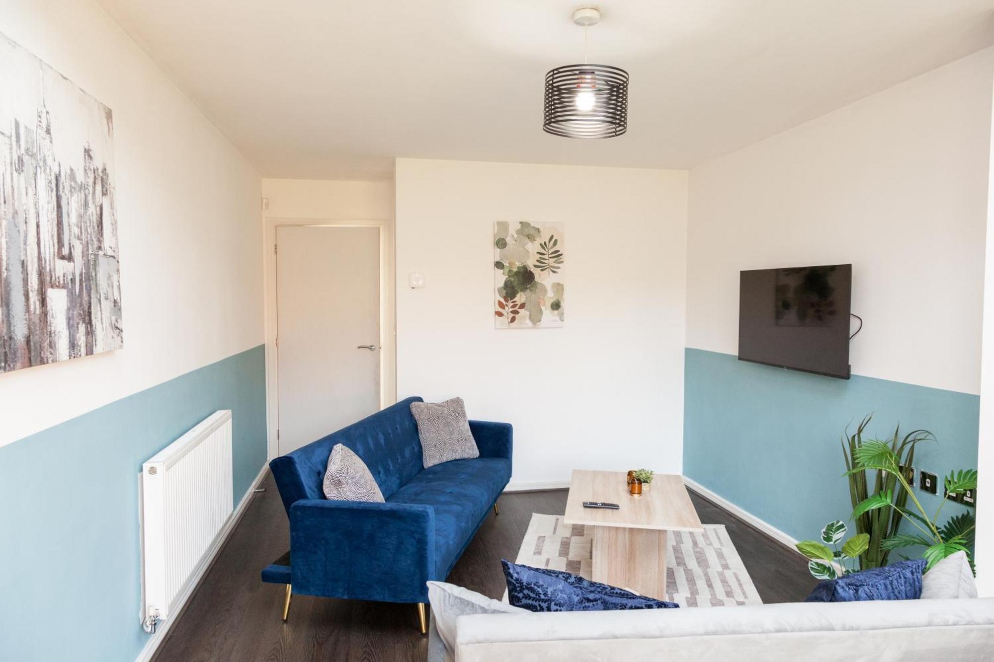 Stunning 4 Bed In Salford - Sleeps 9