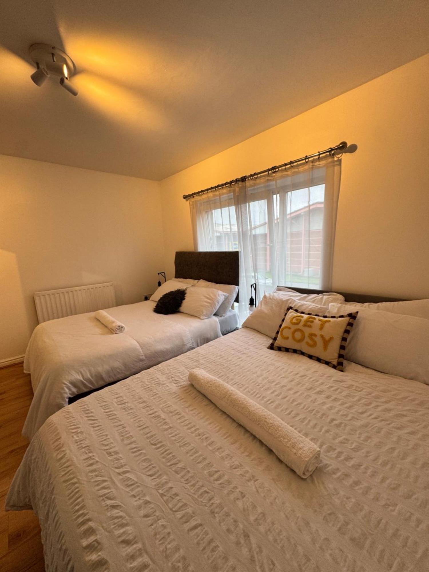 Stylish Townhouse- Centre - O2 Apollo