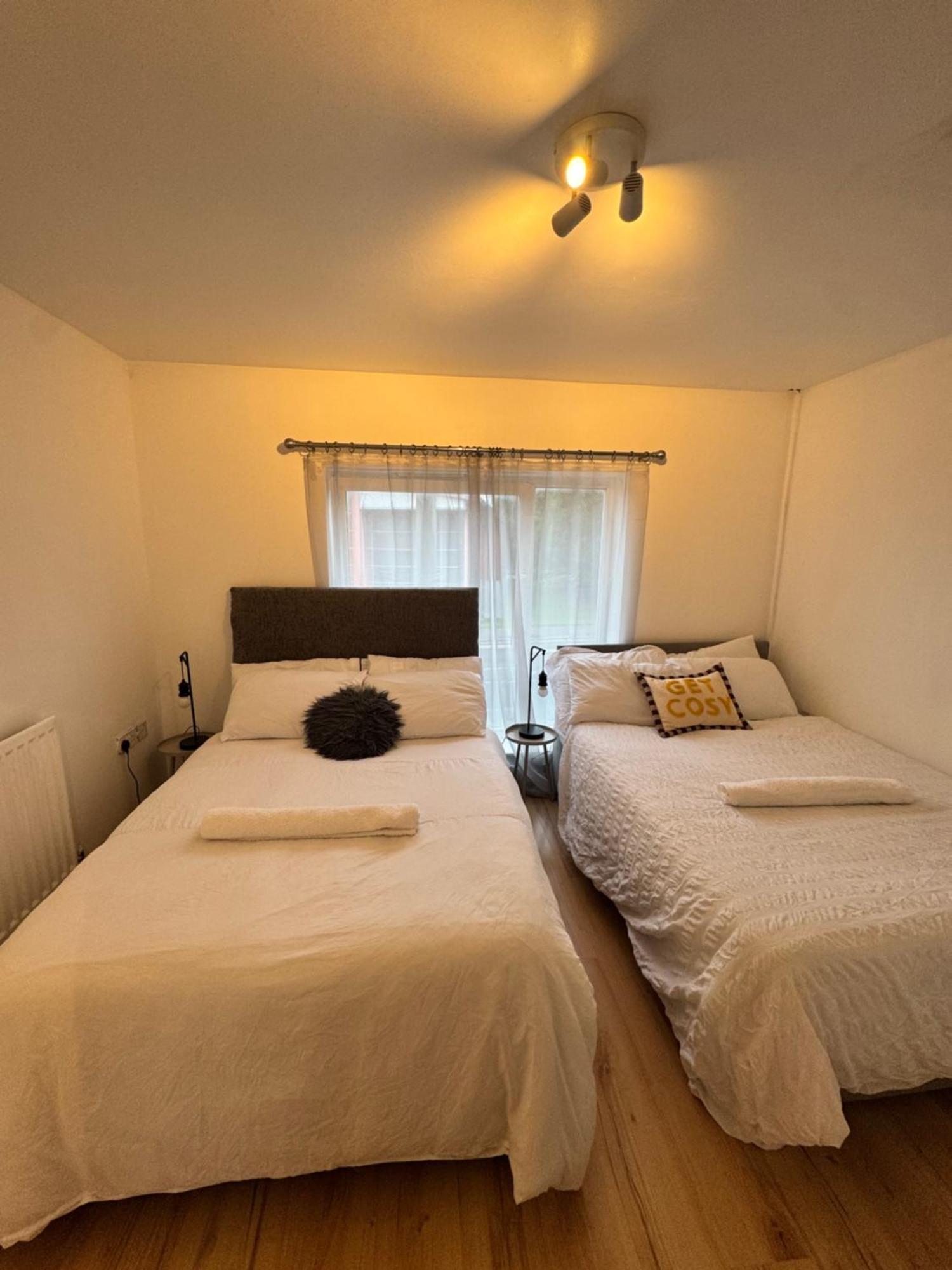 Stylish Townhouse- Centre - O2 Apollo Apartment