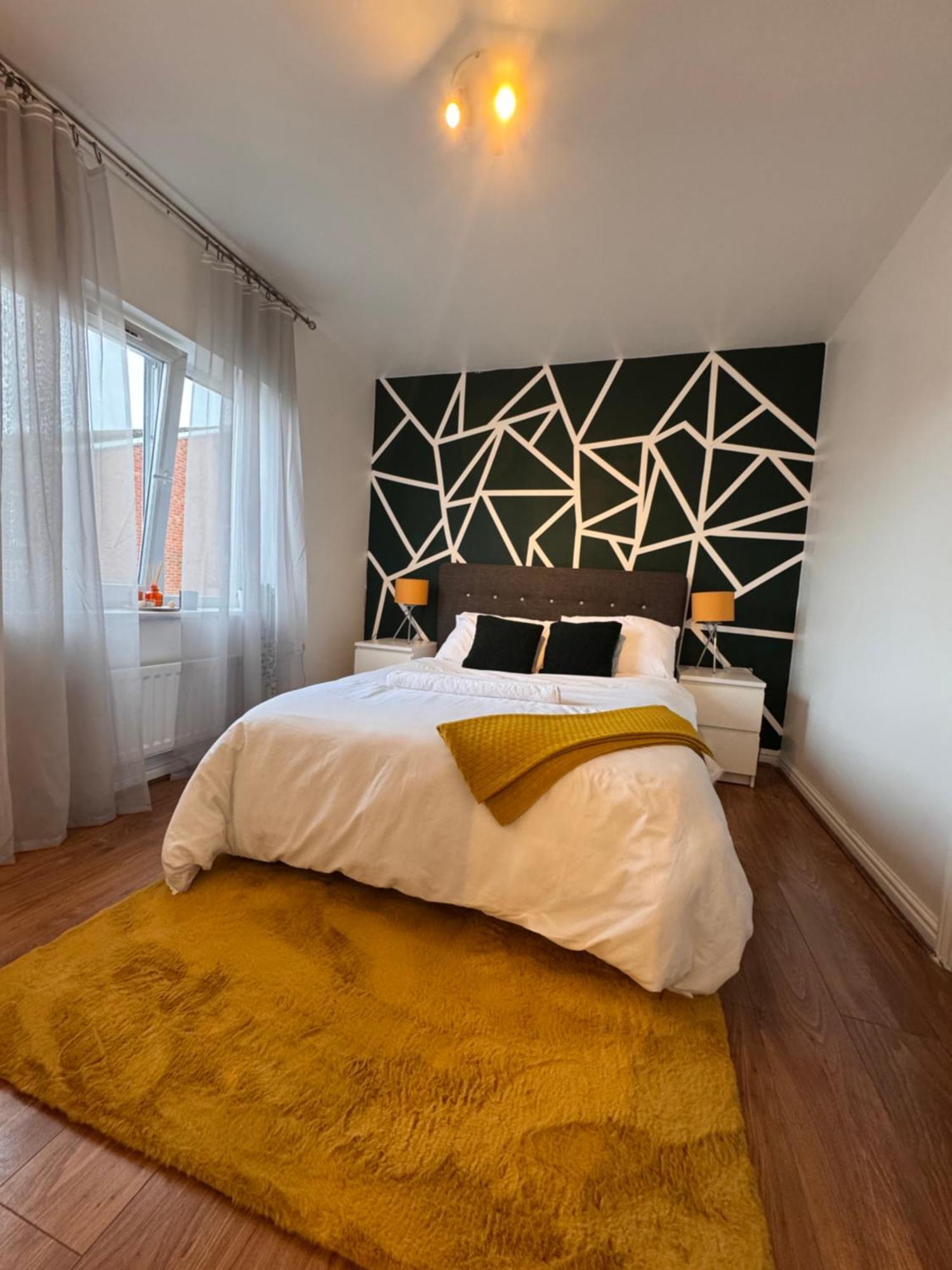 Stylish Townhouse- Centre - O2 Apollo Apartment *