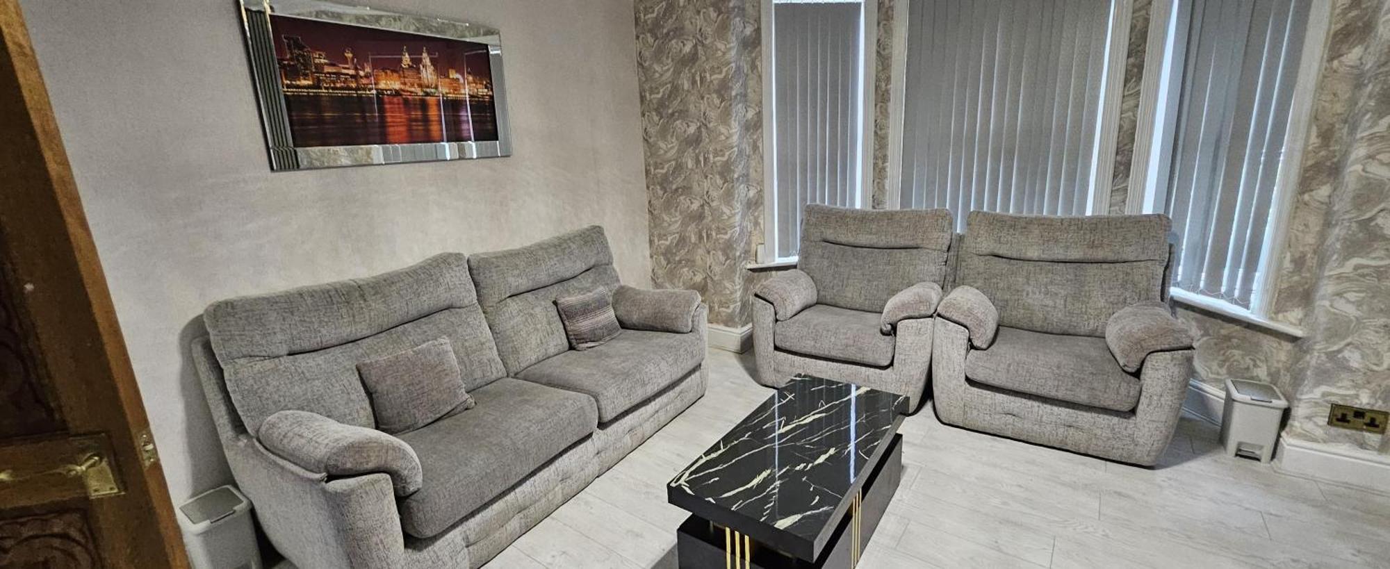 Modern Three Bed House Near Manchester City Centre *