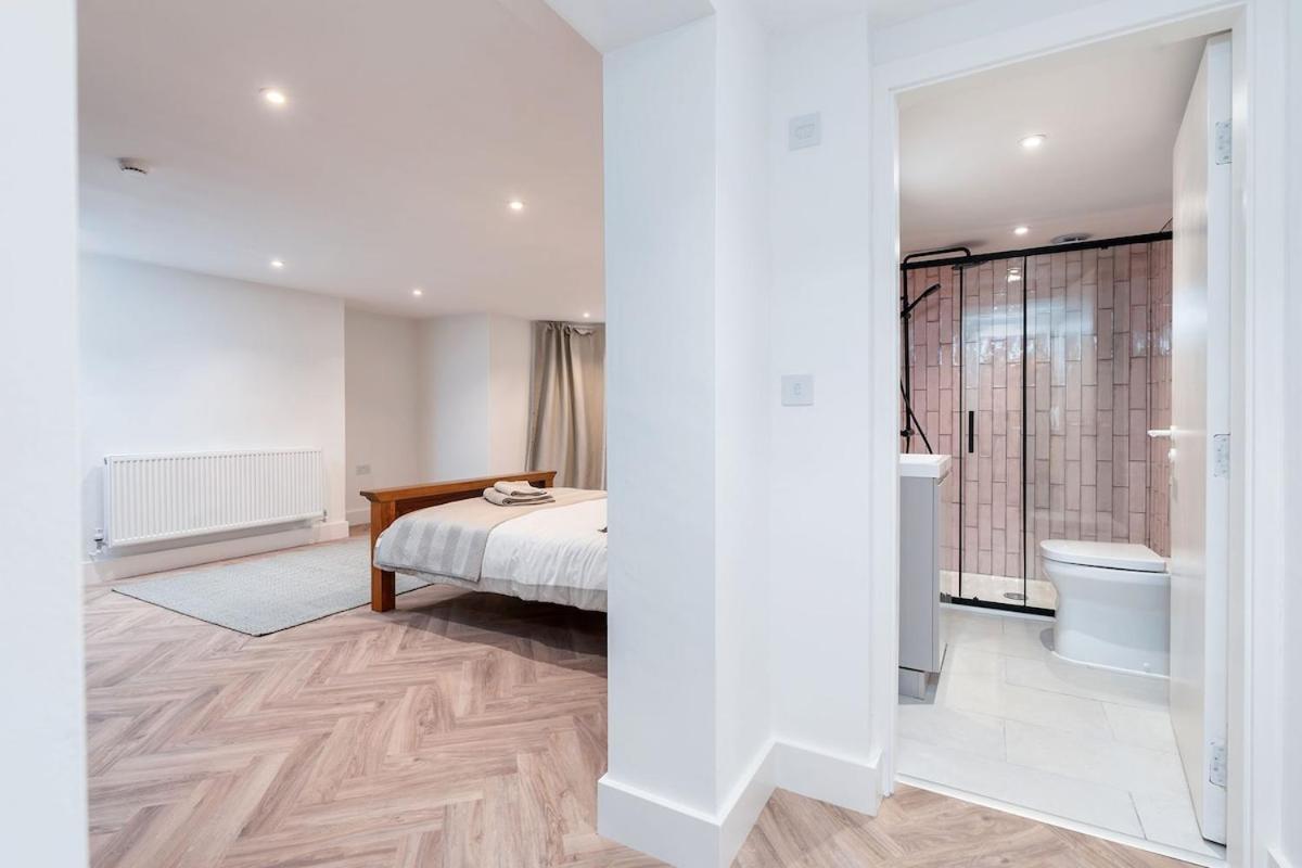 Apartment 2 Bedroom, 2 Bathroom Apartment, Close To Mcr Centre *