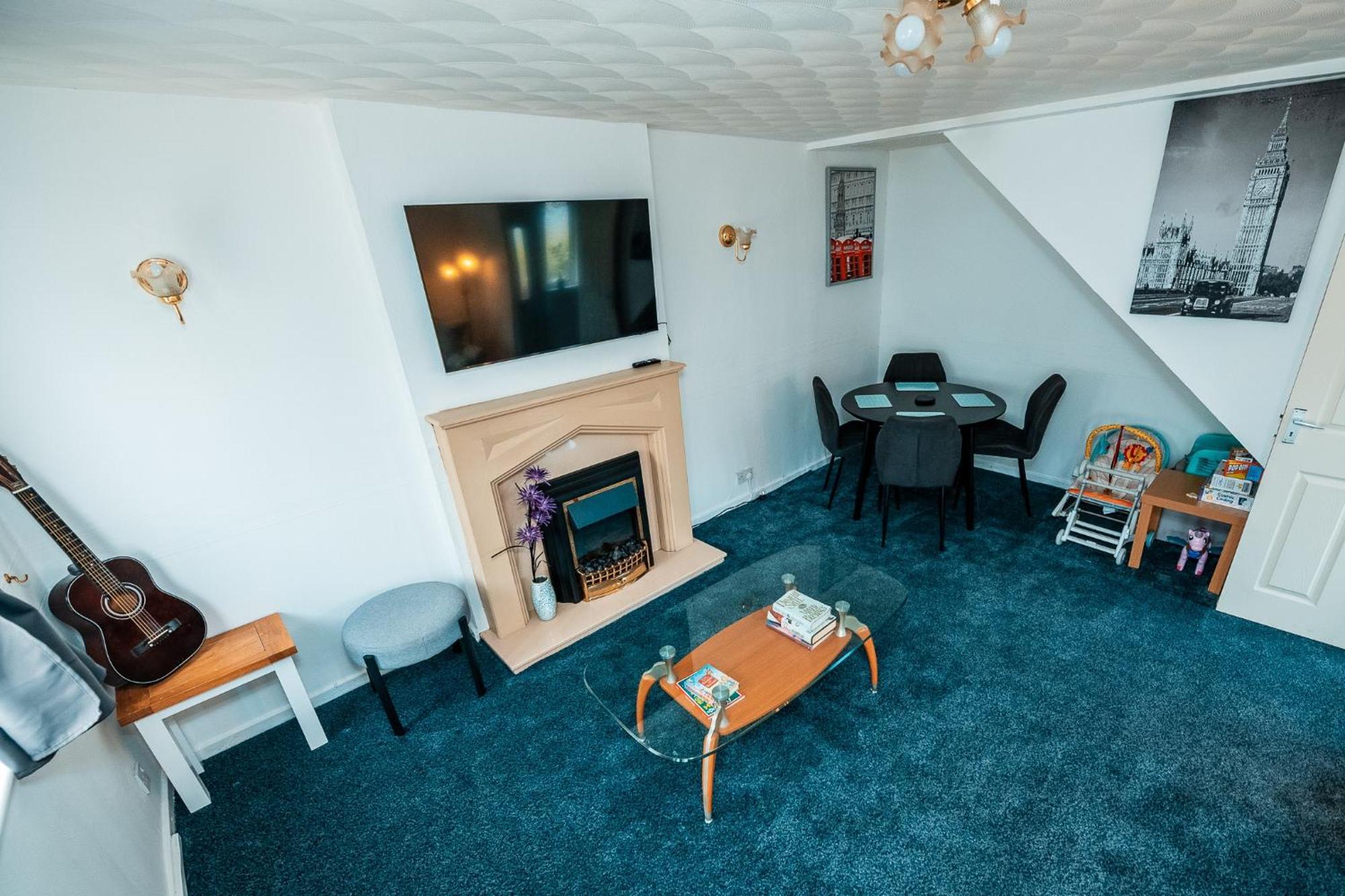 3-bed Retreat - Sleeps 7 Garden & Parking Holiday home