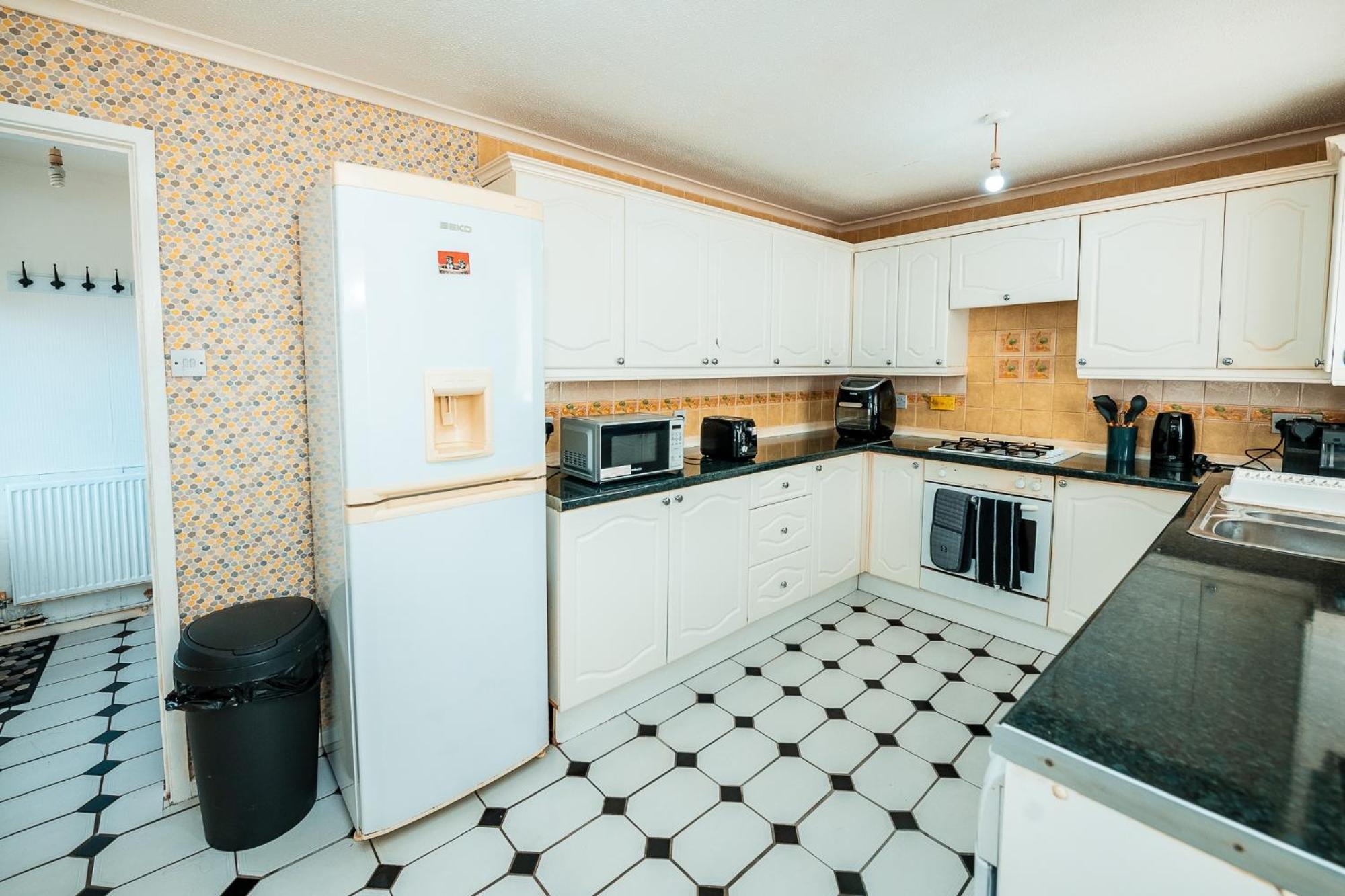Holiday home 3-bed Retreat - Sleeps 7 Garden & Parking