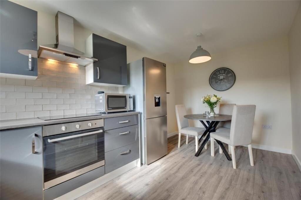 Apartment Morden 2br With Views Manchester