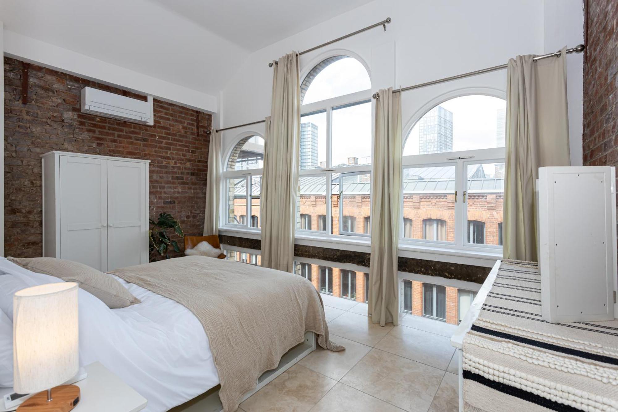 Luxury Penthouse With Private Roof Terrace *