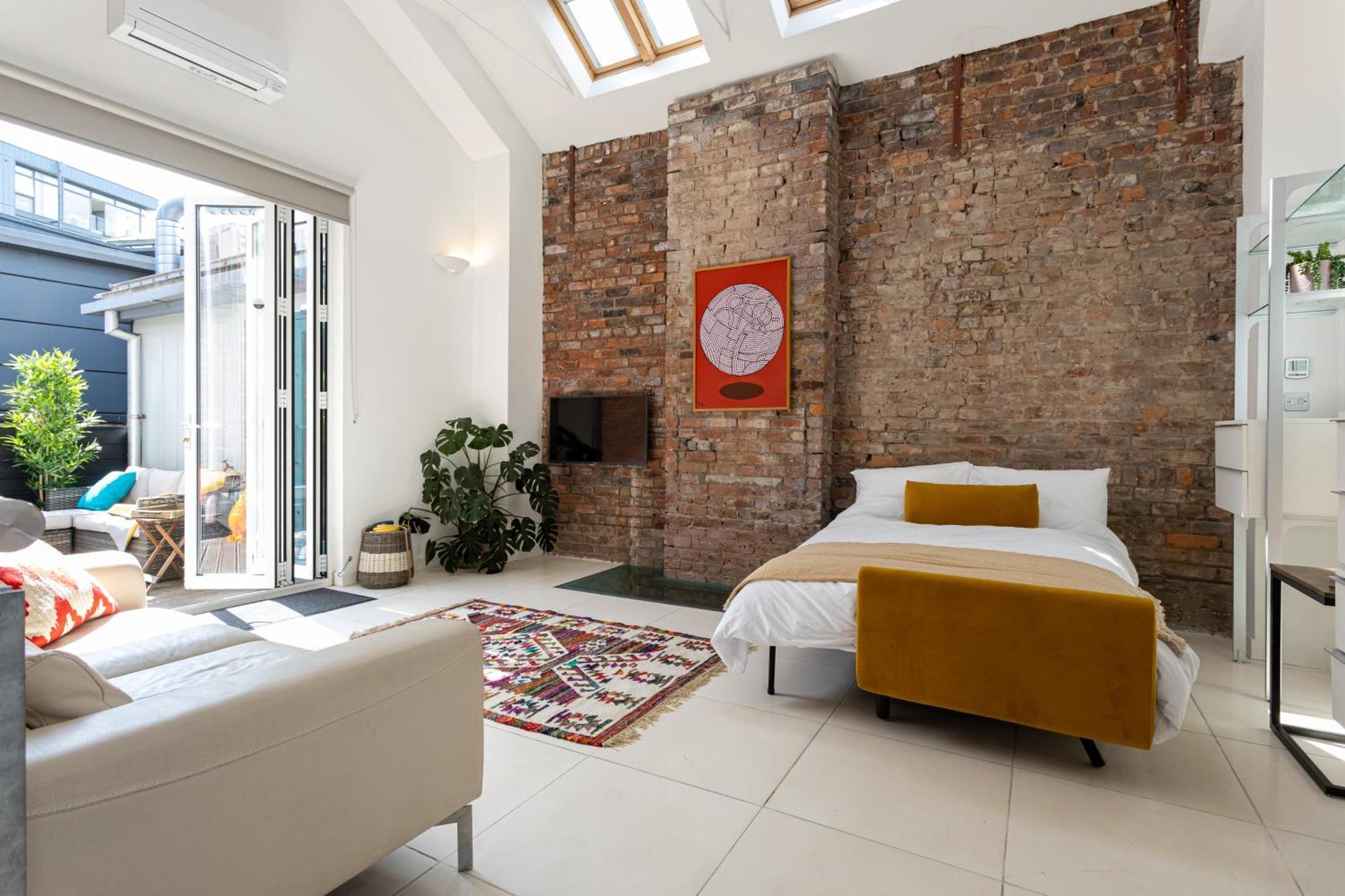 Luxury Penthouse With Private Roof Terrace *