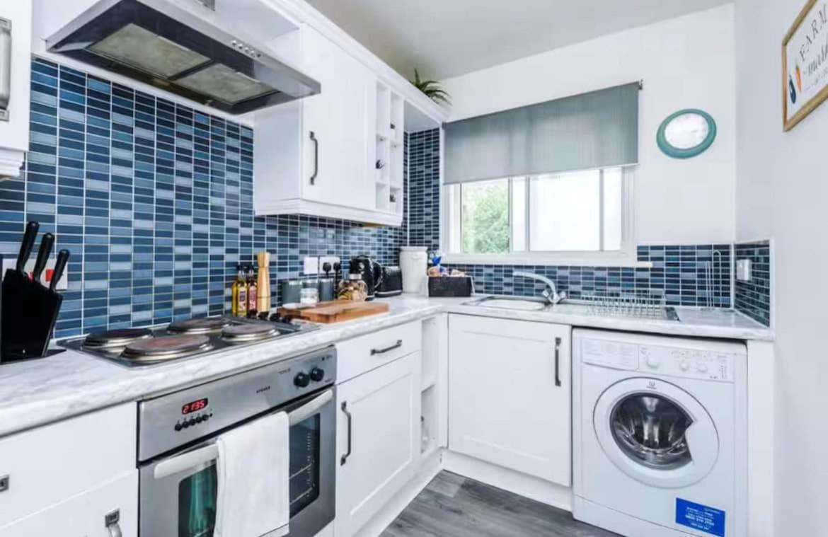 Spacious 2-Bed Apartment In Manchester By Prymeo, Great For Business Stays - Sleeps 4 Apartment *