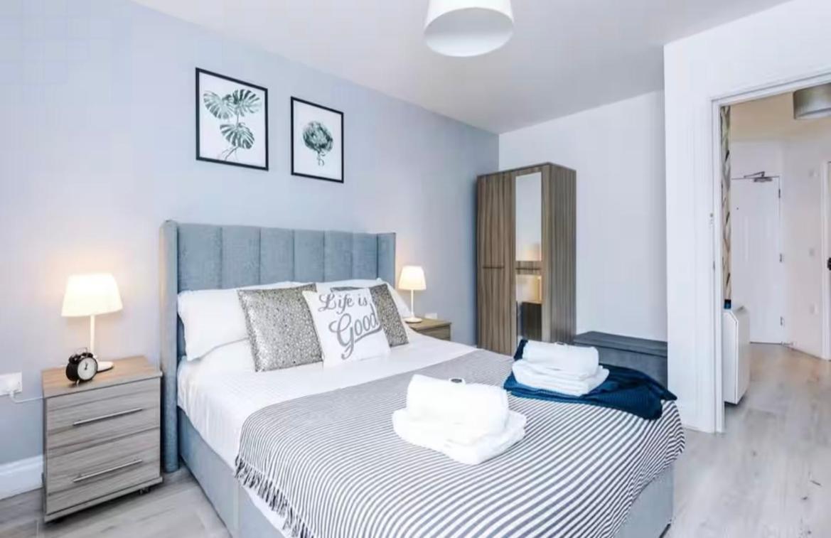 Spacious 2-Bed Apartment In Manchester By Prymeo, Great For Business Stays - Sleeps 4 *