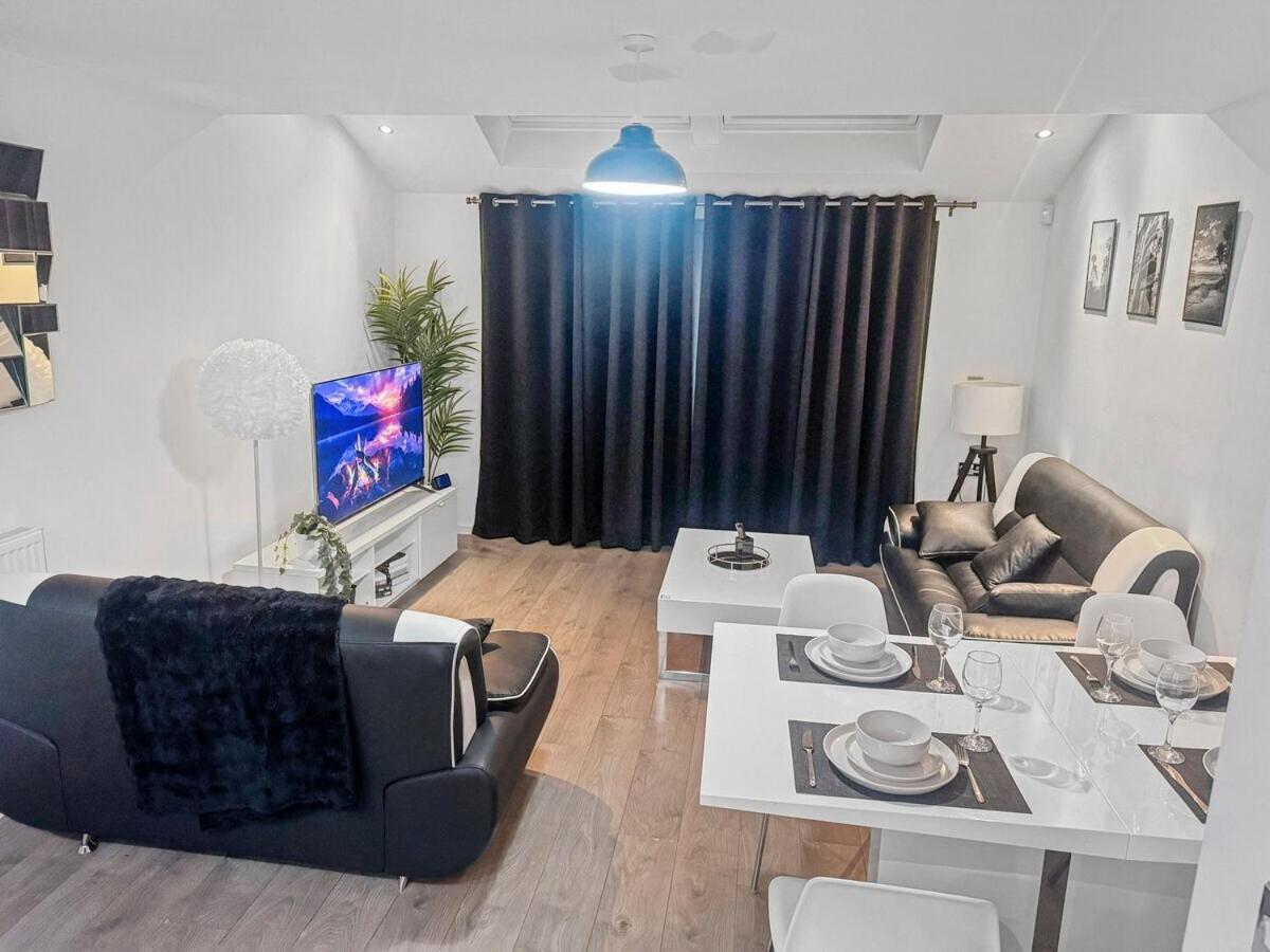 Chic 3-br House Ao Arena, Centre,old Trafford