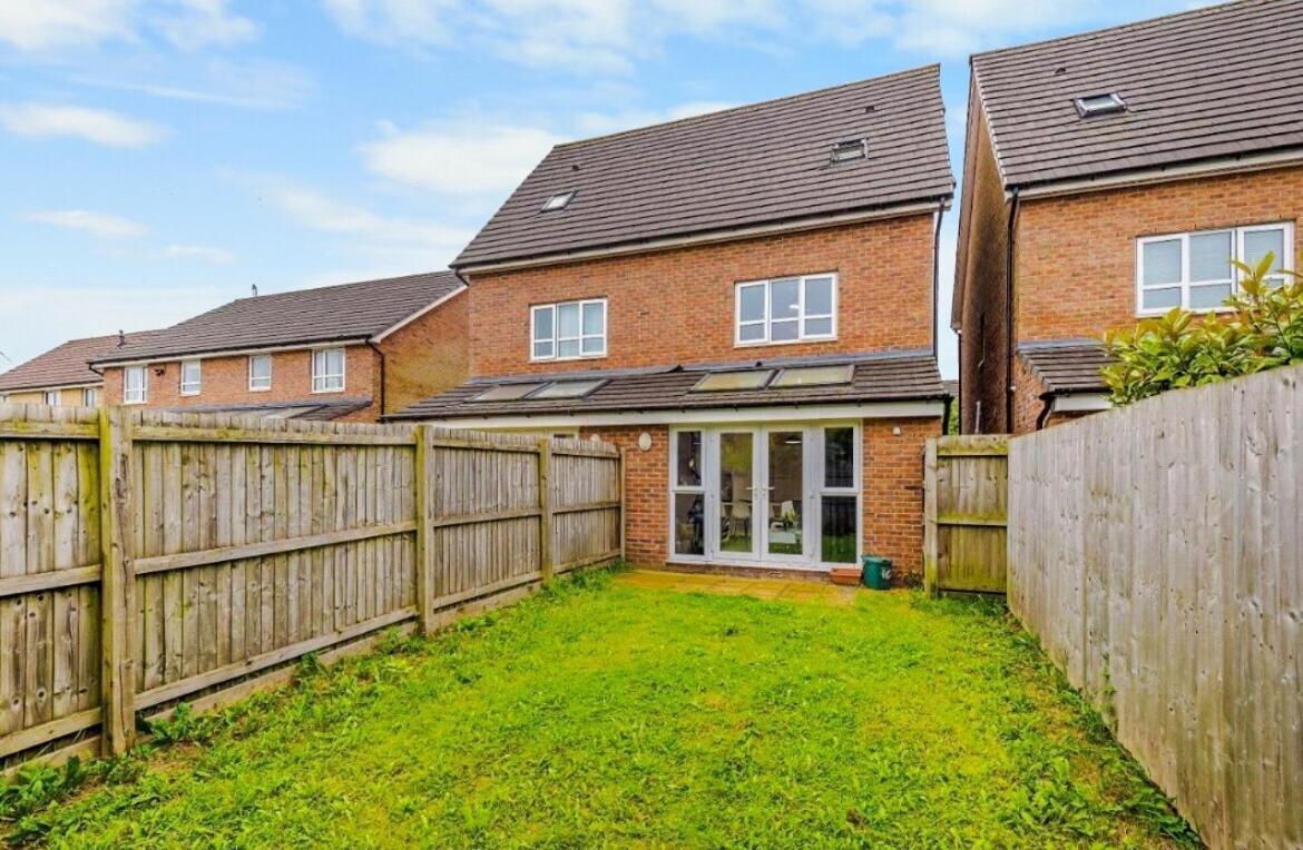 Chic 3-br House Ao Arena, Centre,old Trafford Holiday home