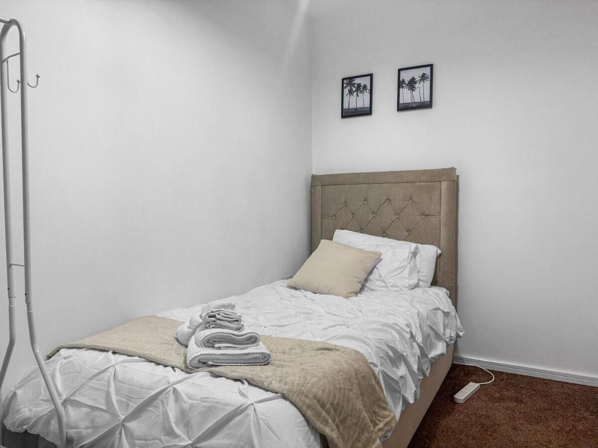 Chic 3-br House Ao Arena, Centre,old Trafford Holiday home *