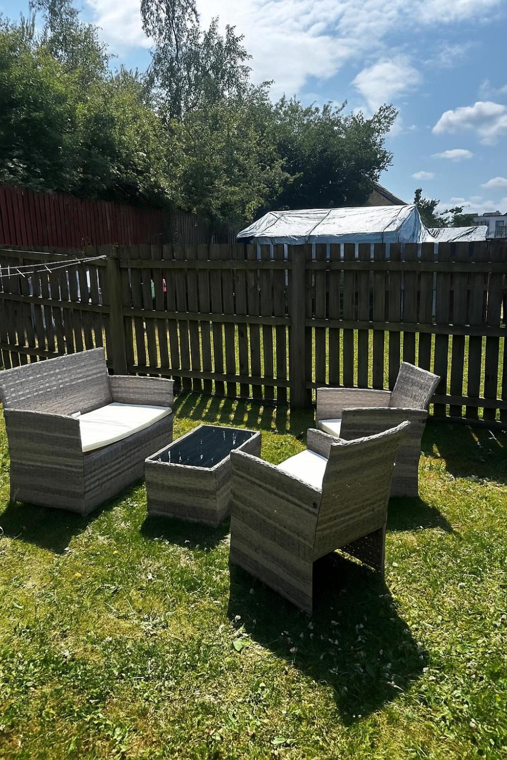 Apartment Superb Two Bedroom House Near Etihad & Coop Live - Free Parking *