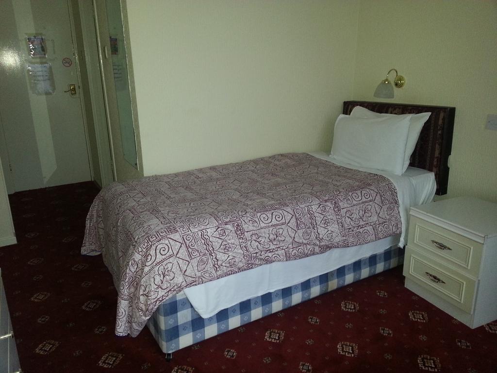 Hotel The Rams 2*