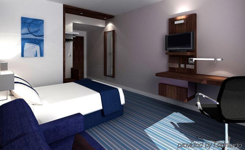 Express Centre By Ihg Hotel 3*