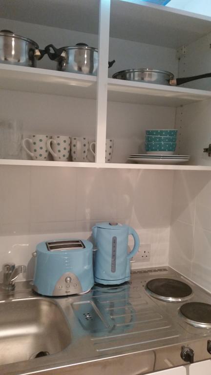 Cosy Self-contained In Salford Guest house *
