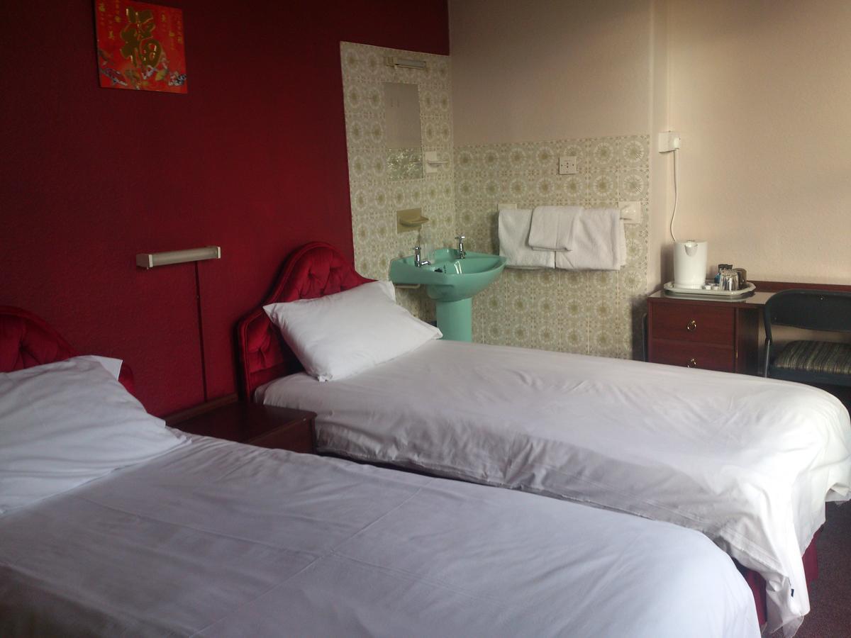 Elton Bank 3*