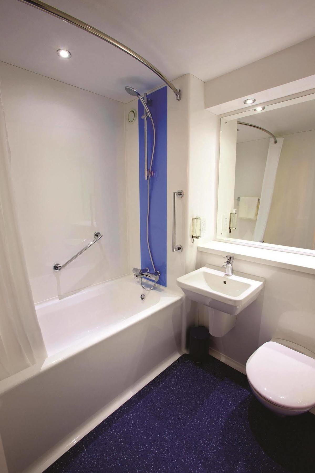 Travelodge Central Arena 3*