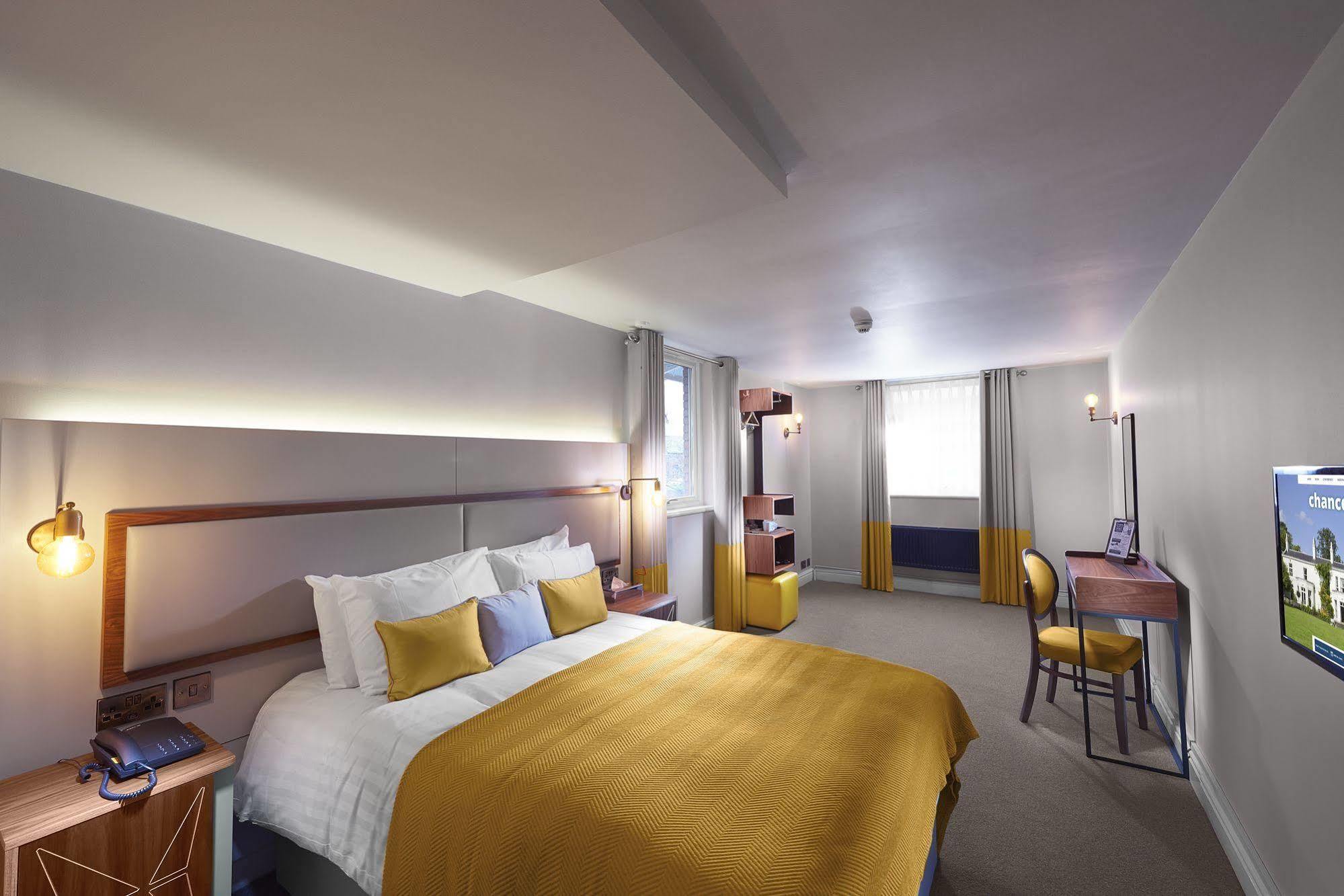 Hotel Chancellors 3*