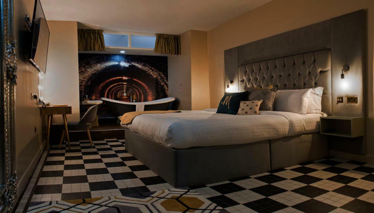 Hotel Hall