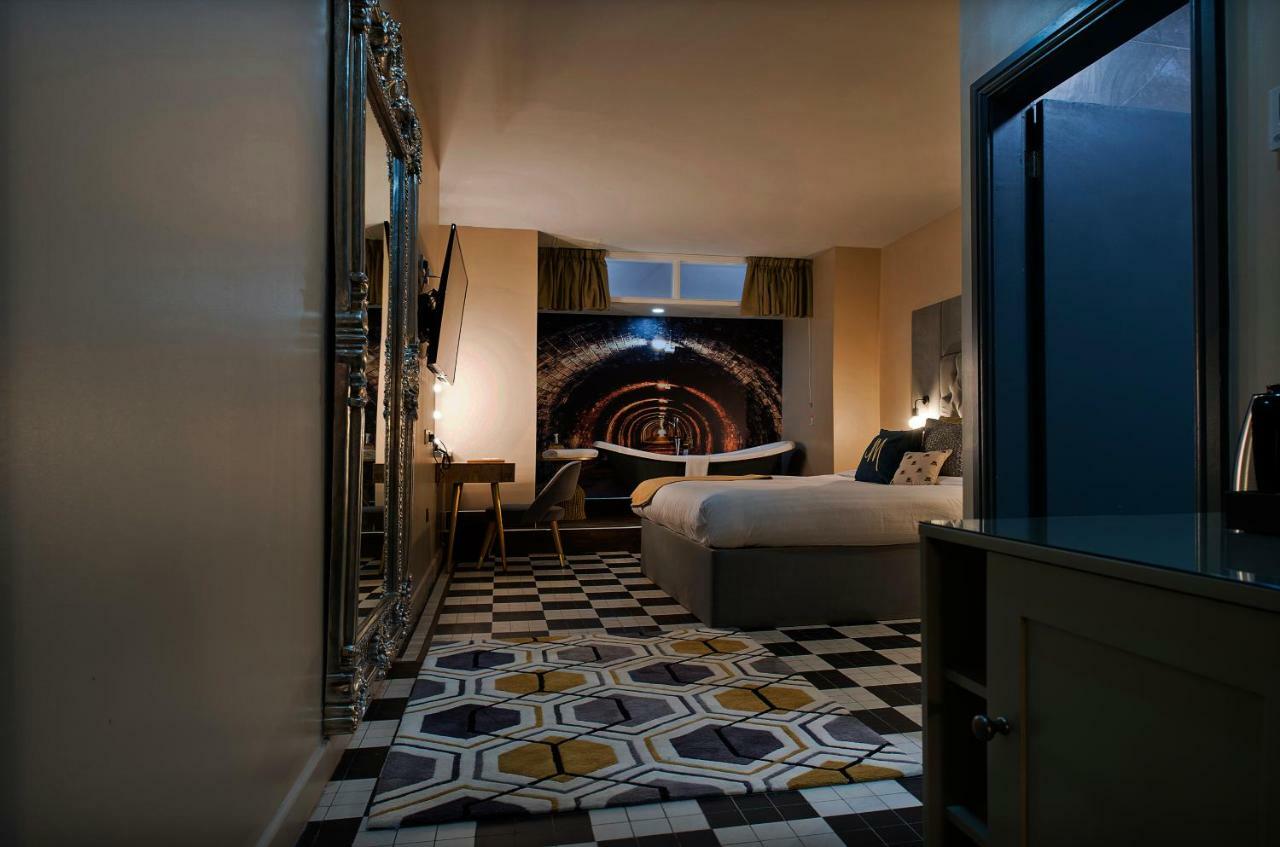 Hall Hotel 4*