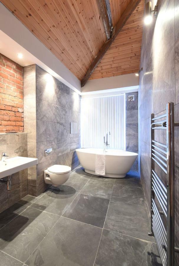 Stunning Penthouse Slps 20 Apartment Manchester