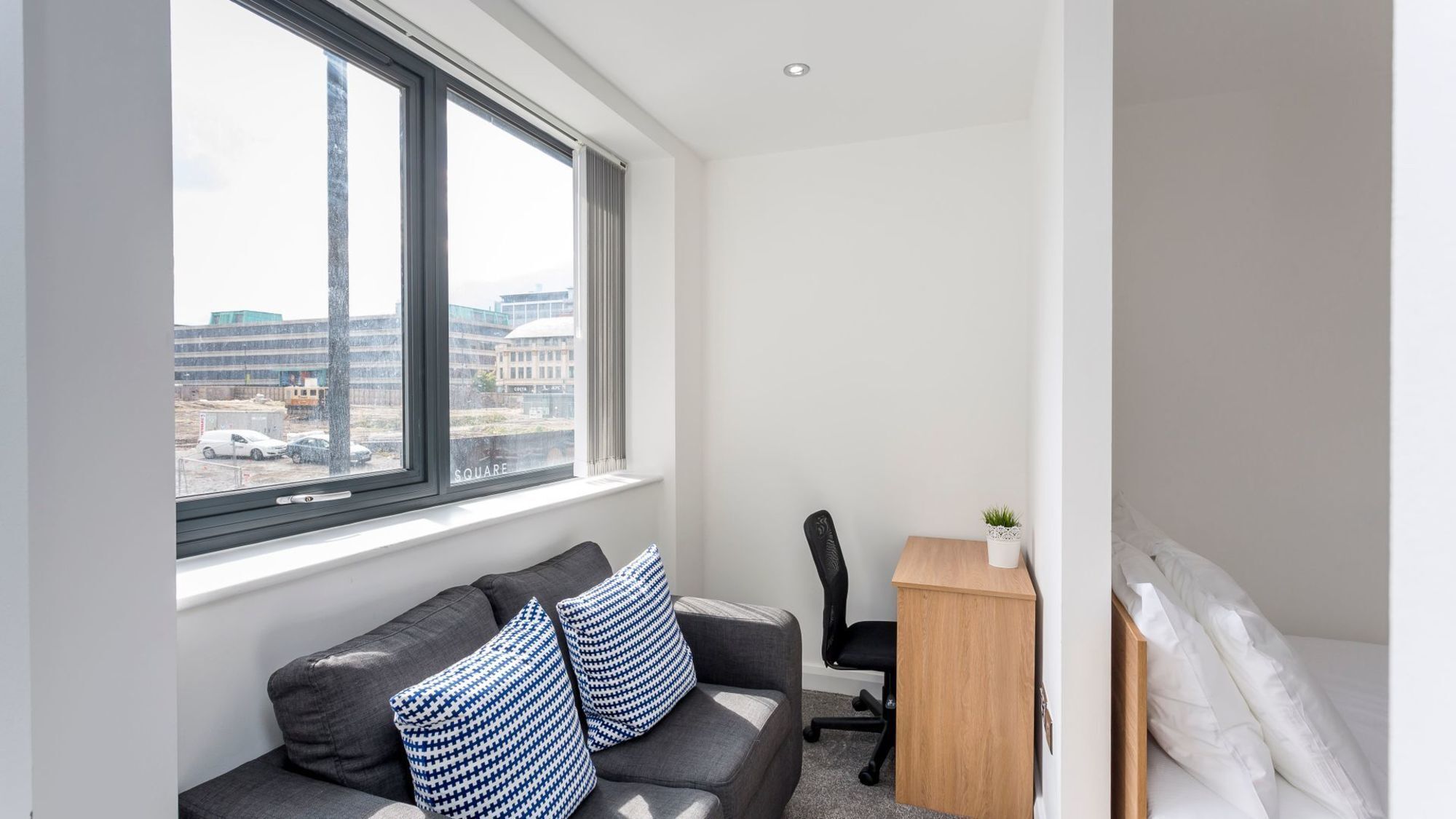 Superb In The Middle Of Apartment