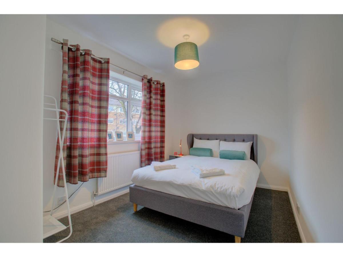 Gorgeous 3 Bed Near Airport Holiday home Manchester