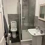 Lovely 2 Bedroom Apartment With Free Parking