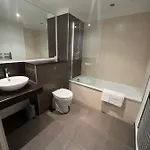 Bigkings Stylish 2 Bedroom Apartment With Free On Street Parking