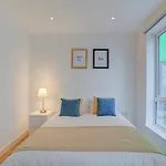 Lovely 2-Bed Apartment In Manchester With Parking