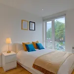 Lovely 2-Bed Apartment In Manchester With Parking