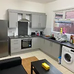 Double Bedroom In Manchester 13 Woodfold Ave, M19 3Ap, Rm1 2 Sing Bed