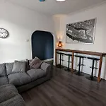 Gloucester Pl - Affordable 3 Bed House