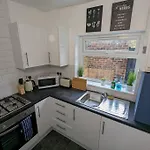 Gloucester Pl - Affordable 3 Bed House