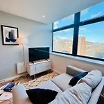 Spectacular Studio Apartment Near To Old Trafford Stadium