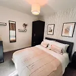 Stunning One Bedroom Apartment In Old Trafford